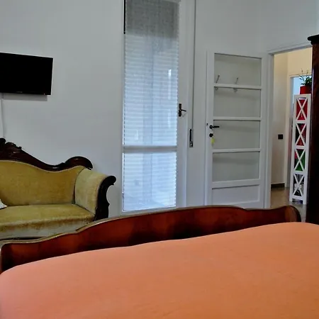 לינה וארוחת בוקר Lori