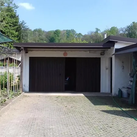 לינה וארוחת בוקר Lori קומו