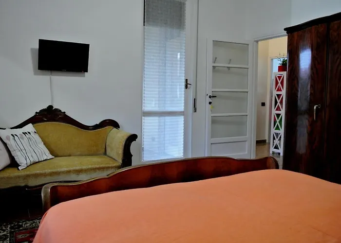 לינה וארוחת בוקר Lori