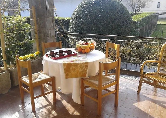 לינה וארוחת בוקר Lori קומו