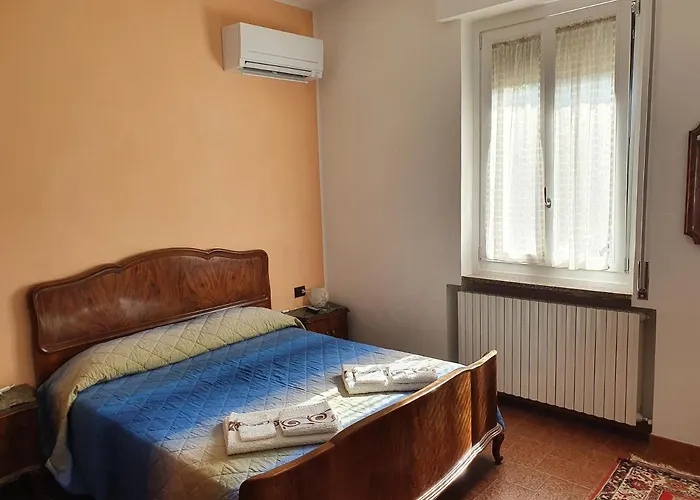 לינה וארוחת בוקר Lori